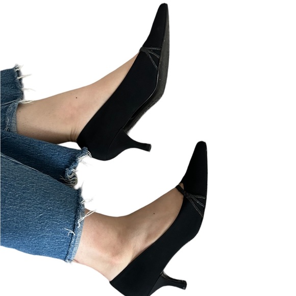 Stuart Weitzman Shoes - Vintage Stuart Weitzman Black Kitten Heel in Size 7 1/2